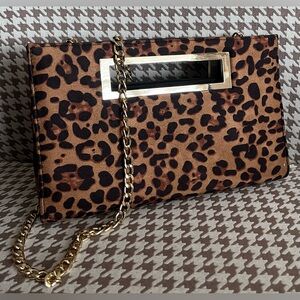 NEW w/o Tags HOXIS Leopard Print Clutch W/Gold Tone Chain Strap & Cut Out Handle